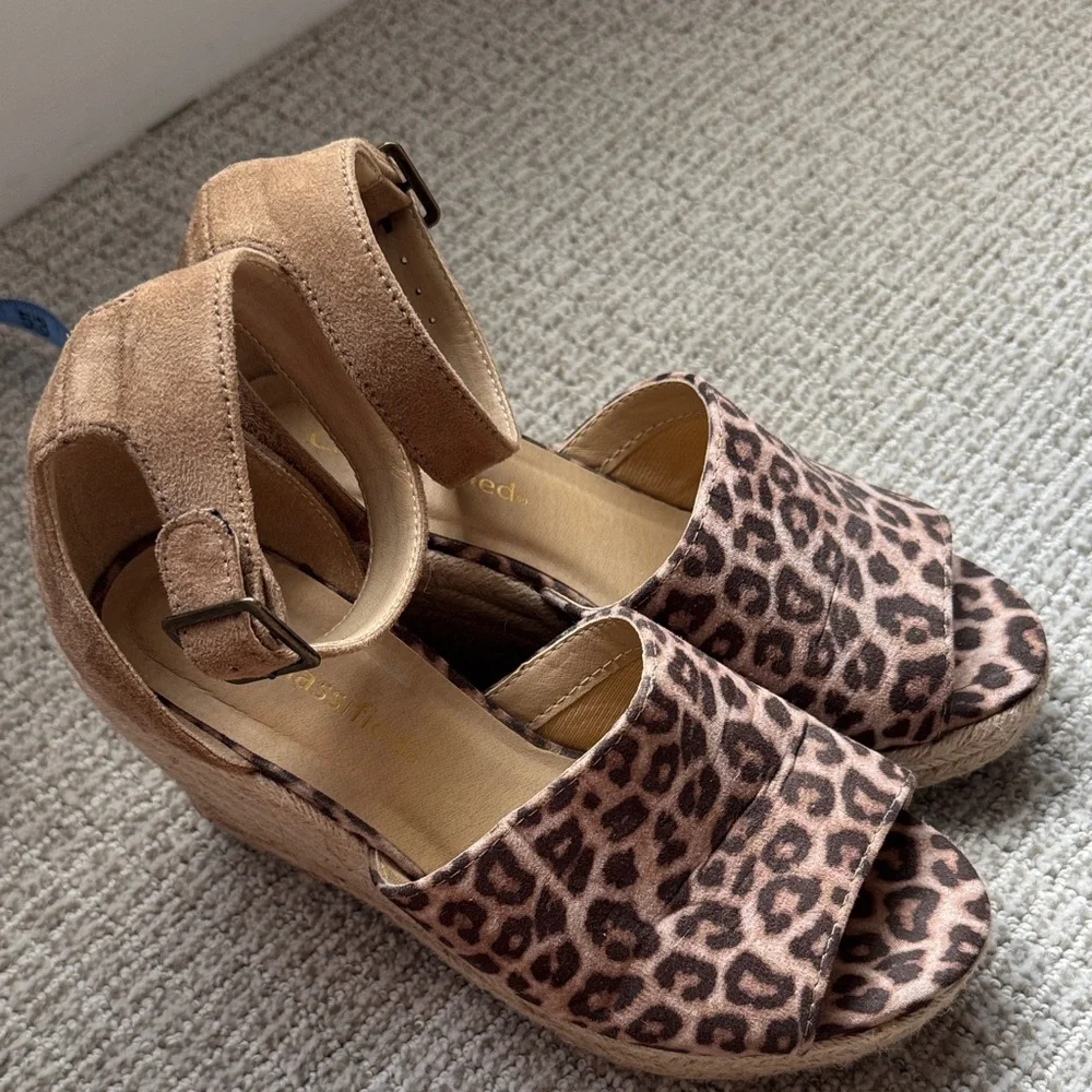 Cityclassified Leopard Print Wedge Sandals in Brown